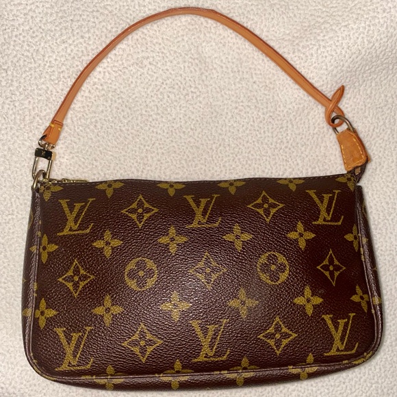Louis Vuitton Handbags - ‼️❌SOLD❌‼️🔥❤️ Louis Vuitton Iconic Monogram Pochette in EUC! Made in France